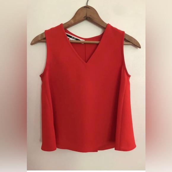 McQ ALEXANDER McQeen Blouse V Neck SOLD OUT Red Volume Sleeveless IT 34 XXS - Picture 2 of 5